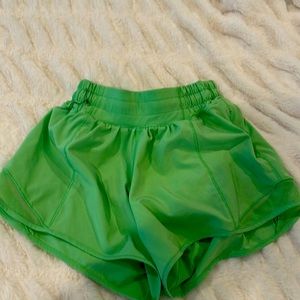 Lululemon Hotty Hot Low rised lined shorts